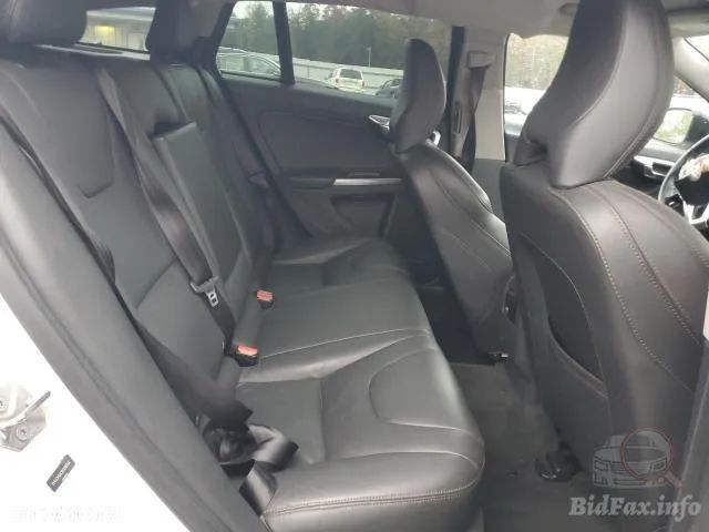 Volvo V60 Cross Country T5 AWD Geartronic Momentum - 11