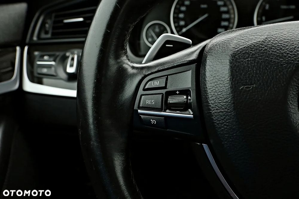 BMW Seria 5 528i - 29