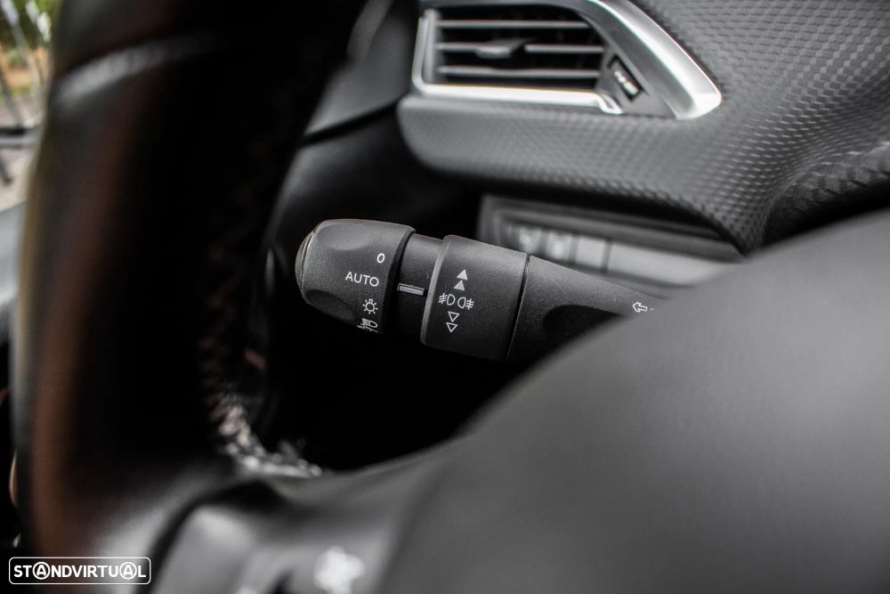 Peugeot 208 PureTech 82 Start & Stop Allure - 16