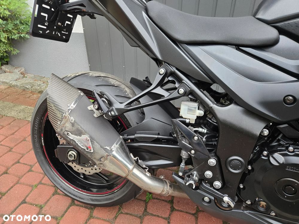 Suzuki GSX - 21