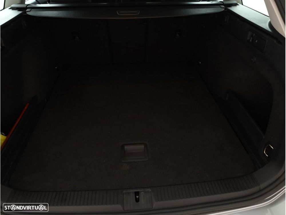 VW Passat Variant 2.0 TDi Business DSG - 14
