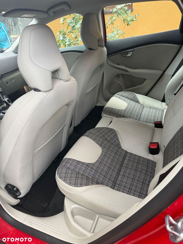 Volvo V40 Cross Country - 18