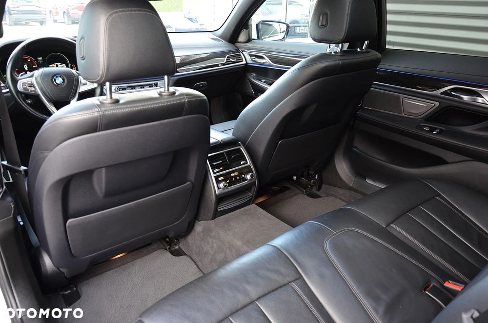 BMW Seria 7 740Li - 23
