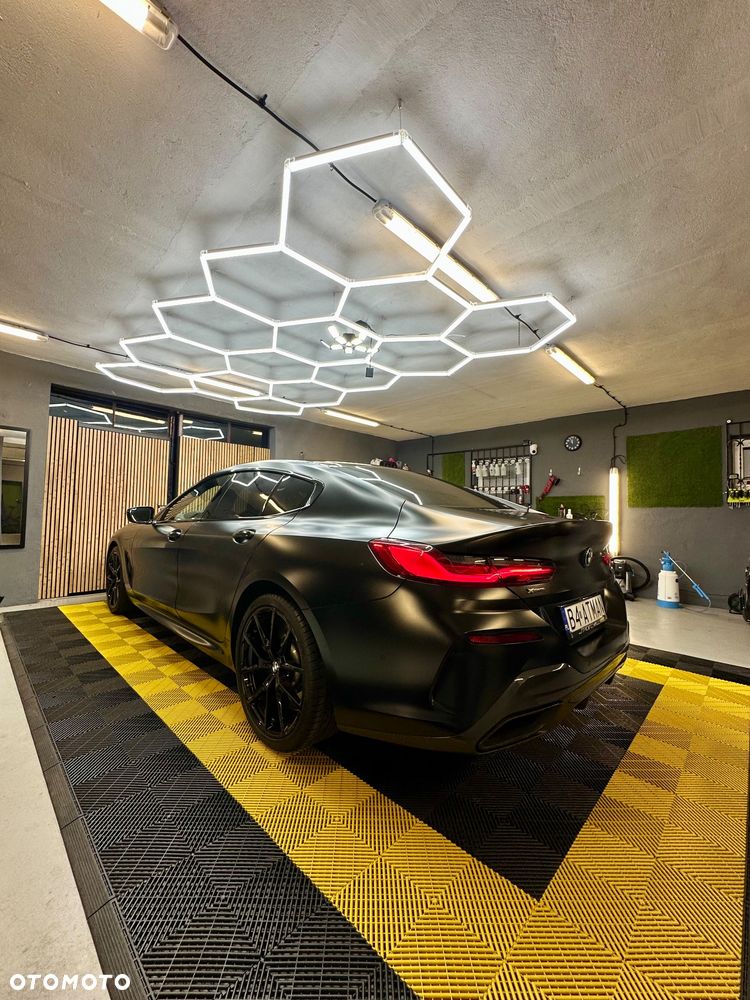 BMW Seria 8 - 32