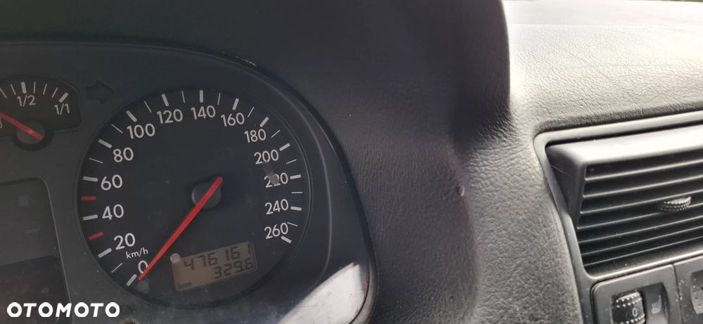 Volkswagen Golf 1.6 Comfortline - 8