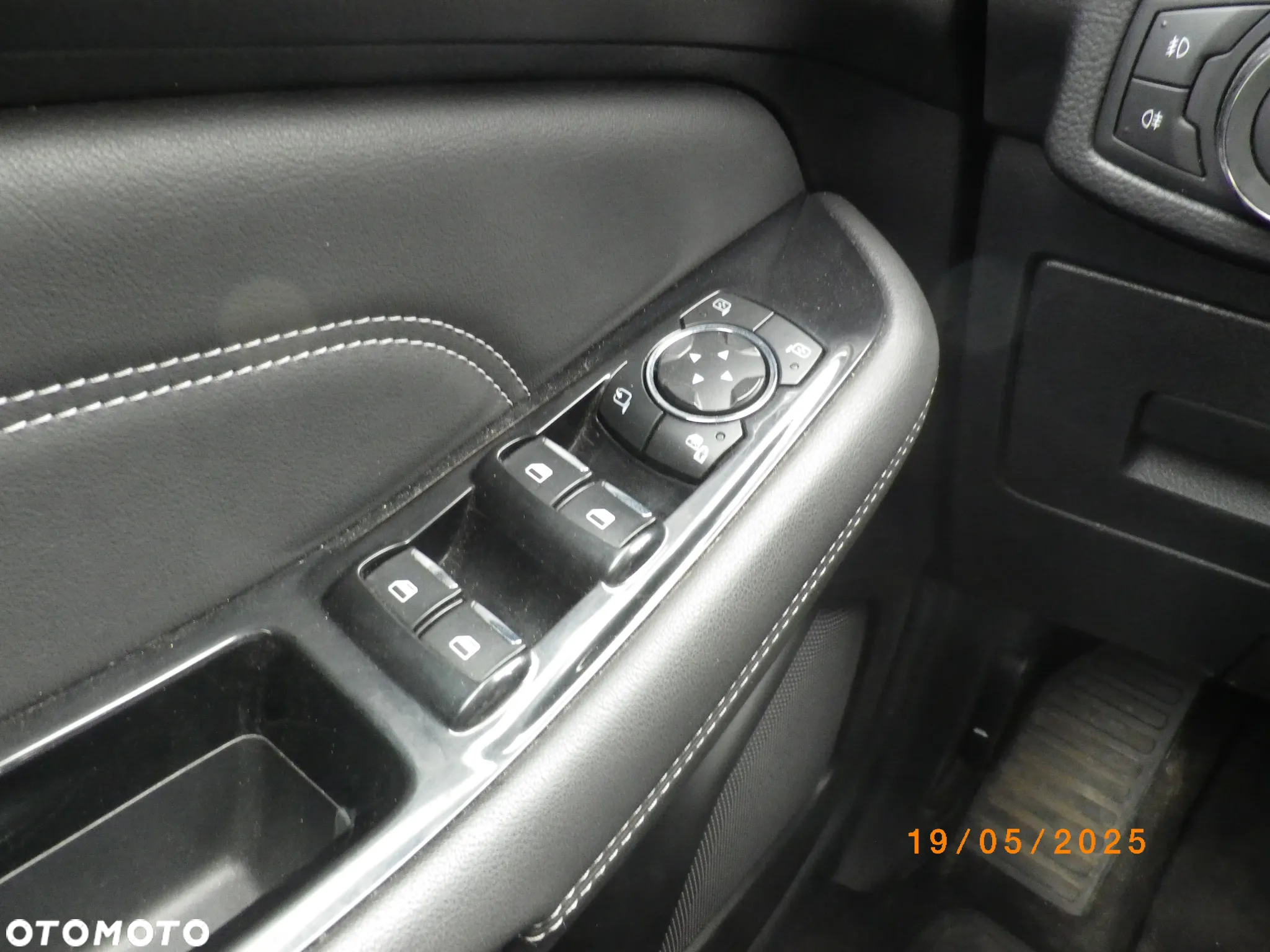 Ford S-Max 2.0 TDCi 4WD Titanium PowerShift - 25