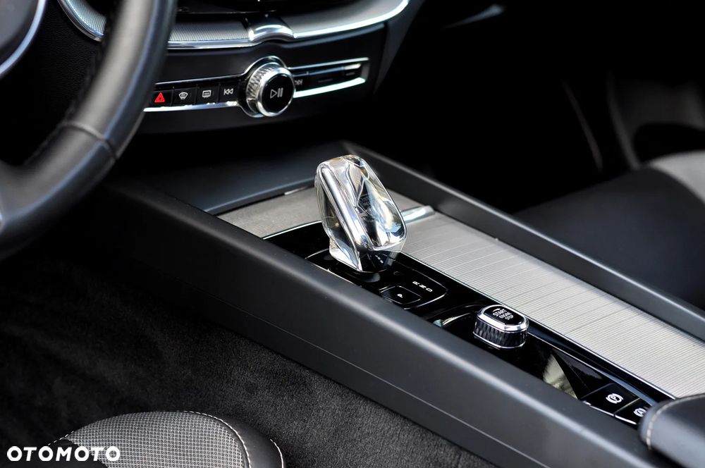 Volvo XC 60 T6 AWD Plug-In Hybrid Inscription - 34