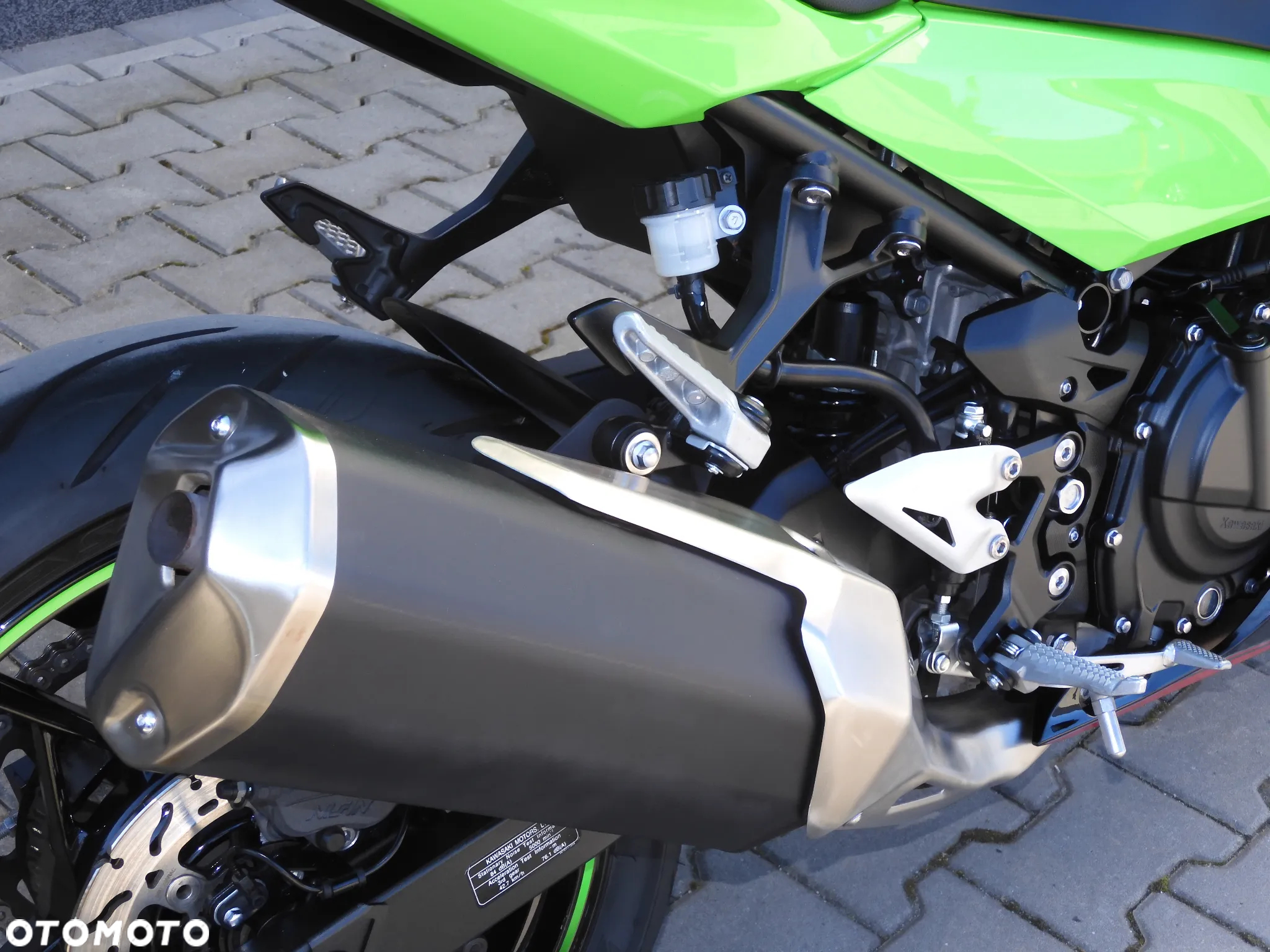 Kawasaki Ninja 400 - 10