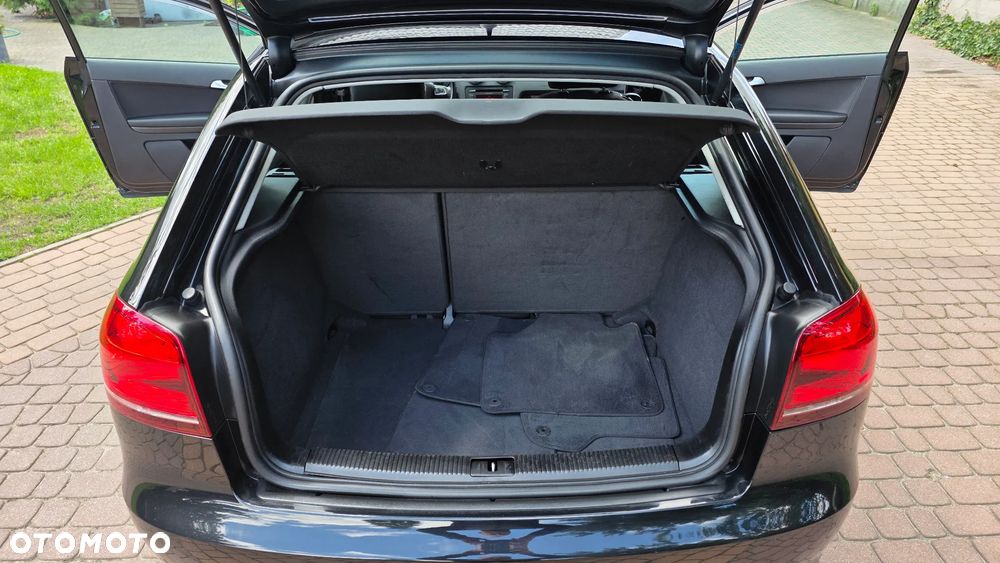 Audi A3 3-drzwiowe 1.6 TDI DPF Attraction - 34
