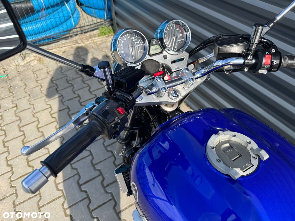 Yamaha XJR - 22