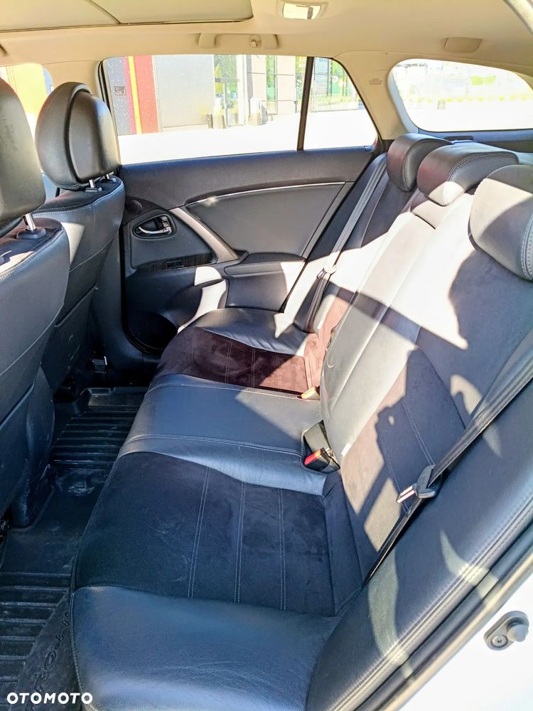 Toyota Avensis 2.0 D-4D Premium - 14