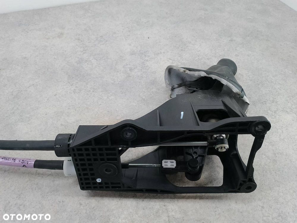 LEWAREK ZMIANY BIEGÓW  RENAULT SCENIC III FL 8201021402D 8200739758 1.2 - 8