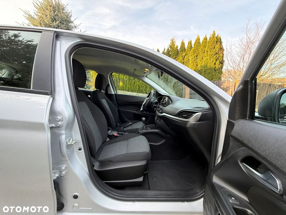 Fiat Tipo 1.4 T-Jet 16v Easy - 26