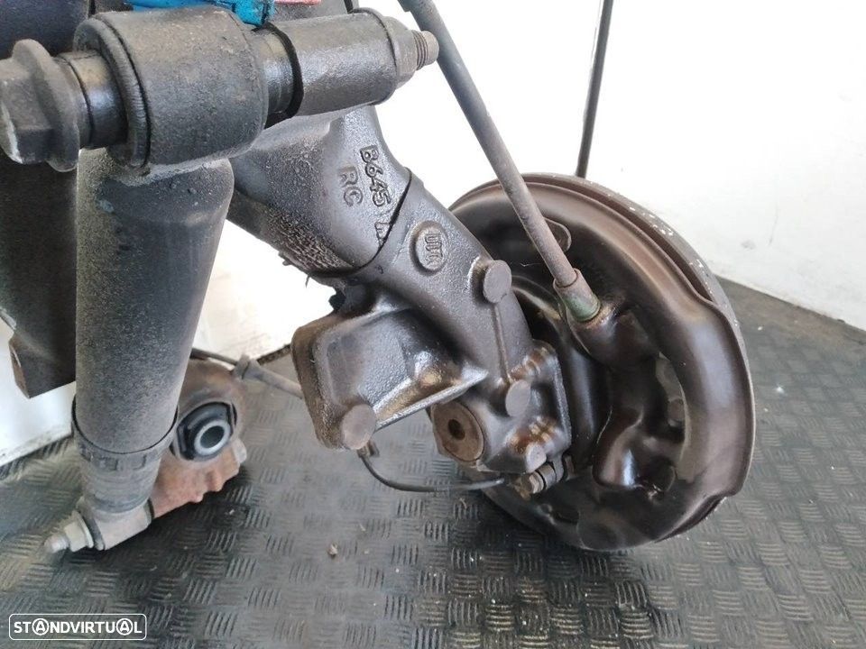 CHARRIOT TRASEIRO PEUGEOT 206 FASTBACK 2005 - 3