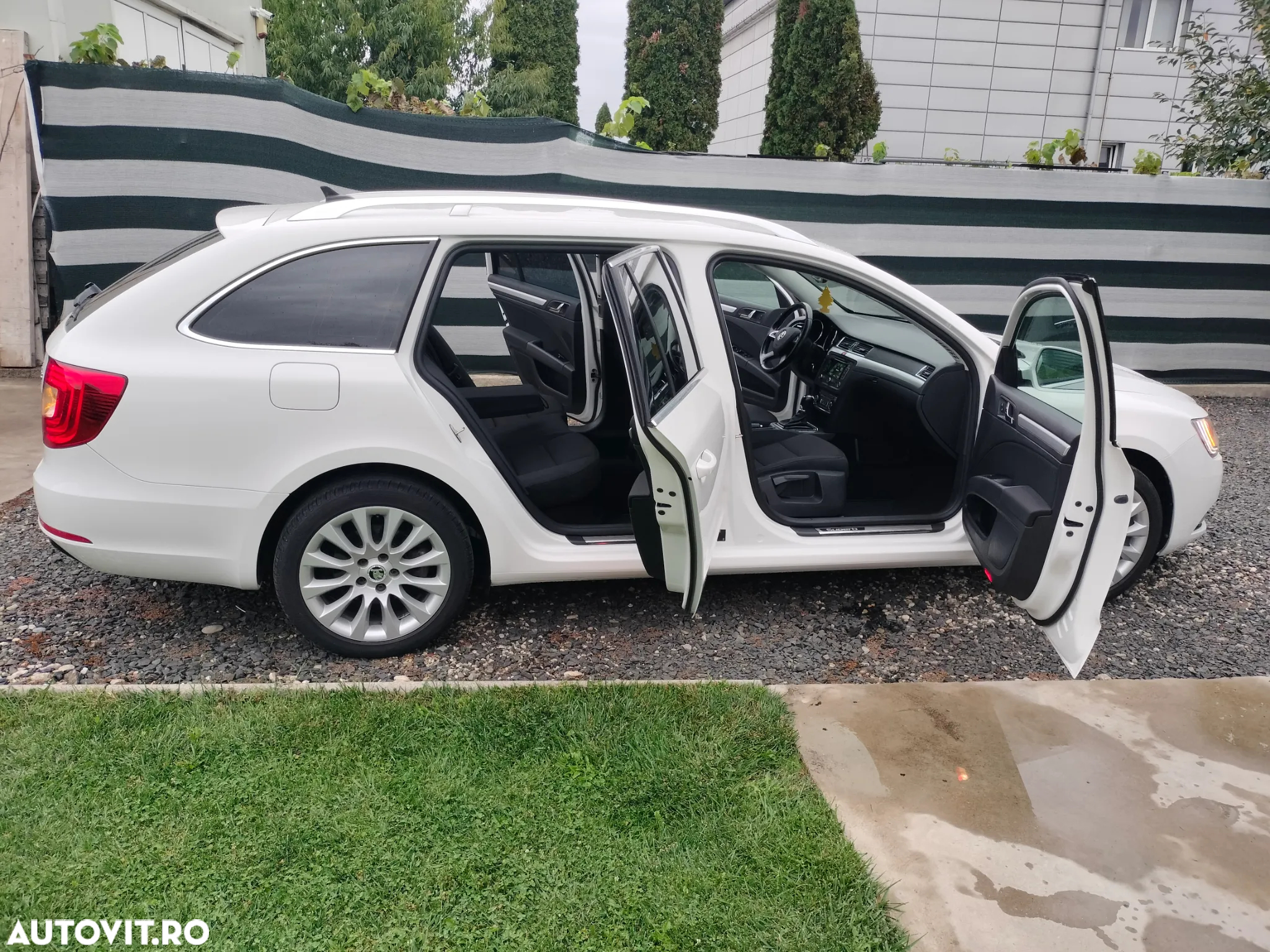 Skoda Superb 2.0 TDI DSG FAMILY - 24