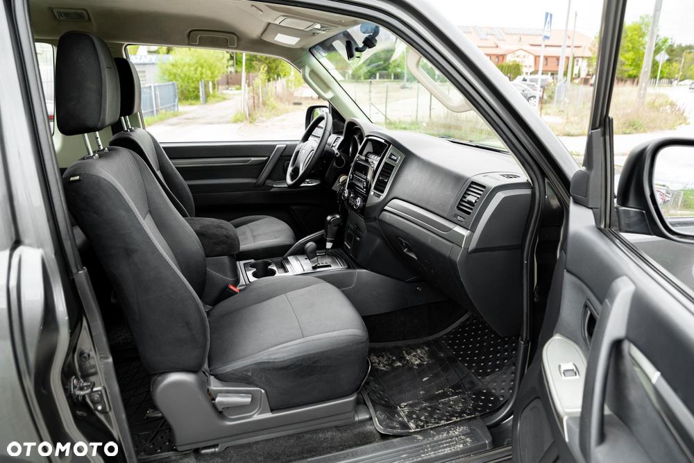 Mitsubishi Pajero 3.2 DI-D Automatik Final Edition - 24