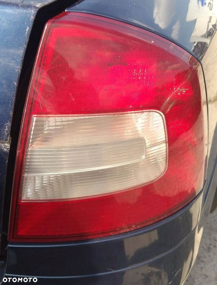 SKODA OCTAVIA II LIFT SEDAN LAMPA PRAWA TYŁ TYLNA 9462 - 1