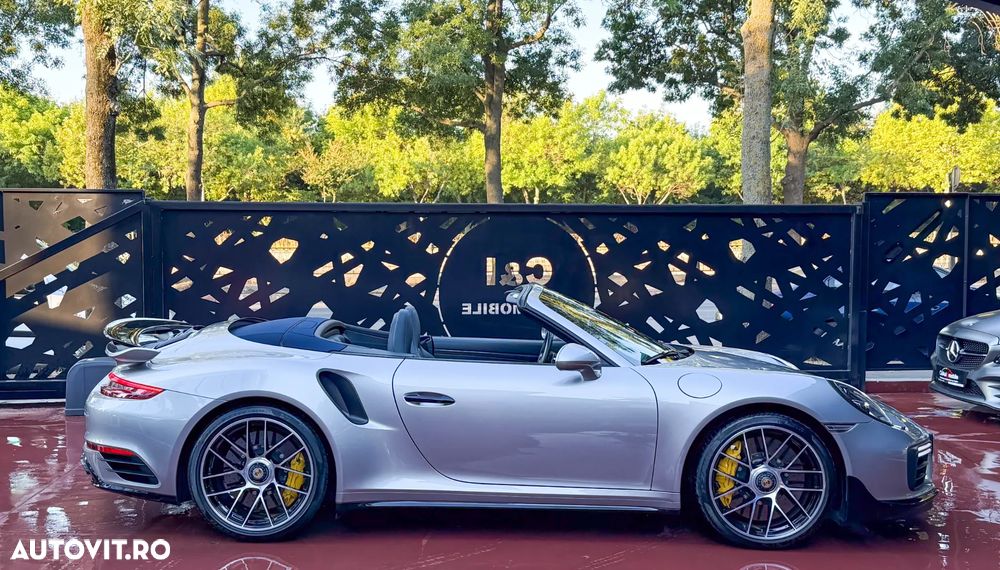 Porsche 911-TURBO-S Cabriolet - 4