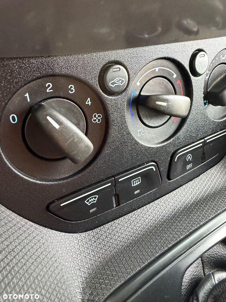 Ford Transit Connect - 28