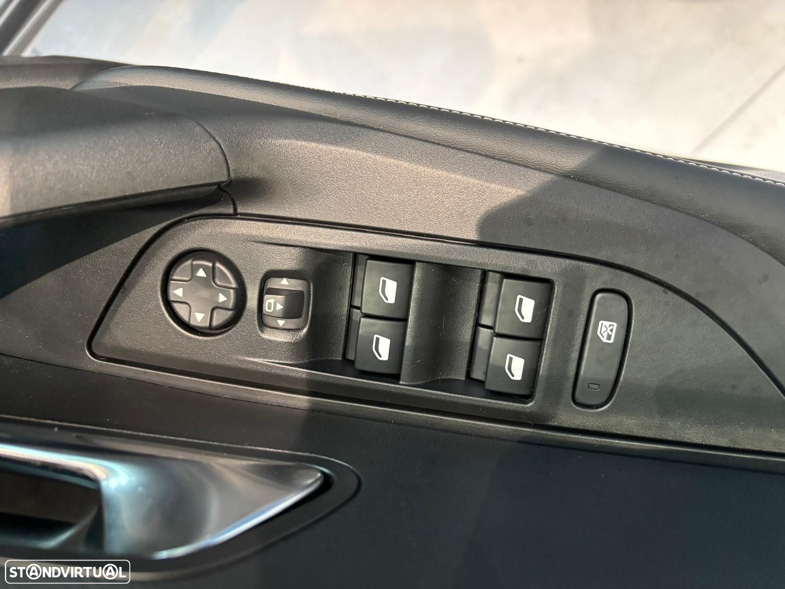 Peugeot e-2008 54 kWh Active - 17