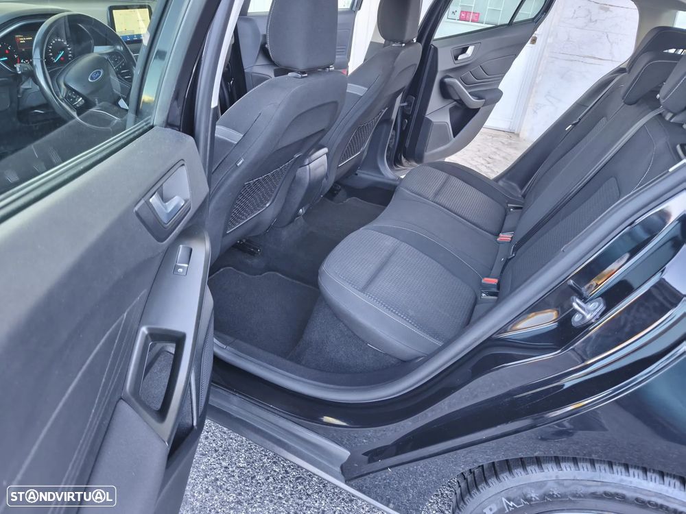 Ford Focus SW - 9