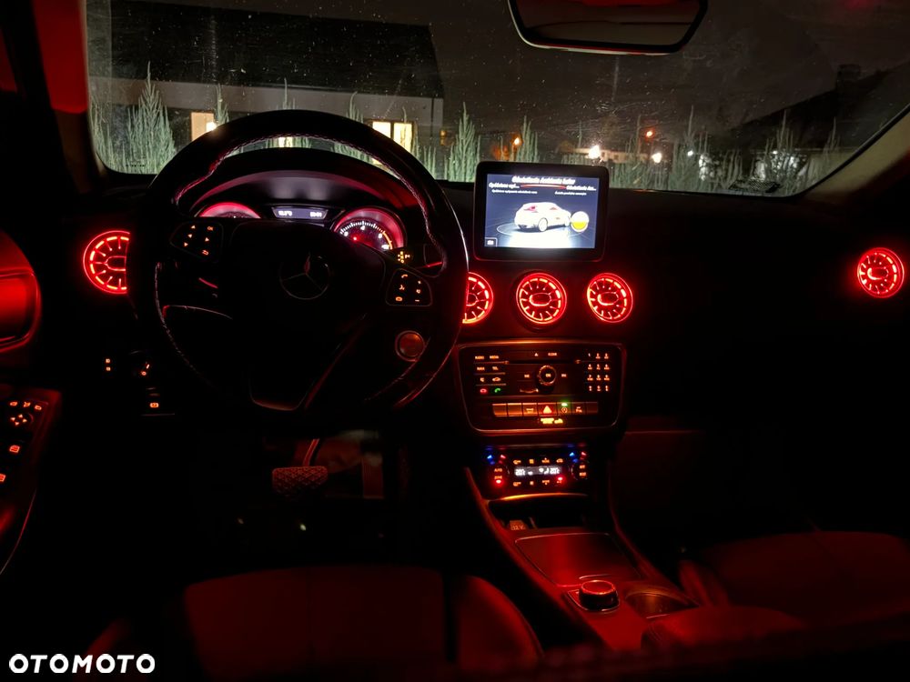 Mercedes-Benz GLA 180 d 7G-DCT - 12