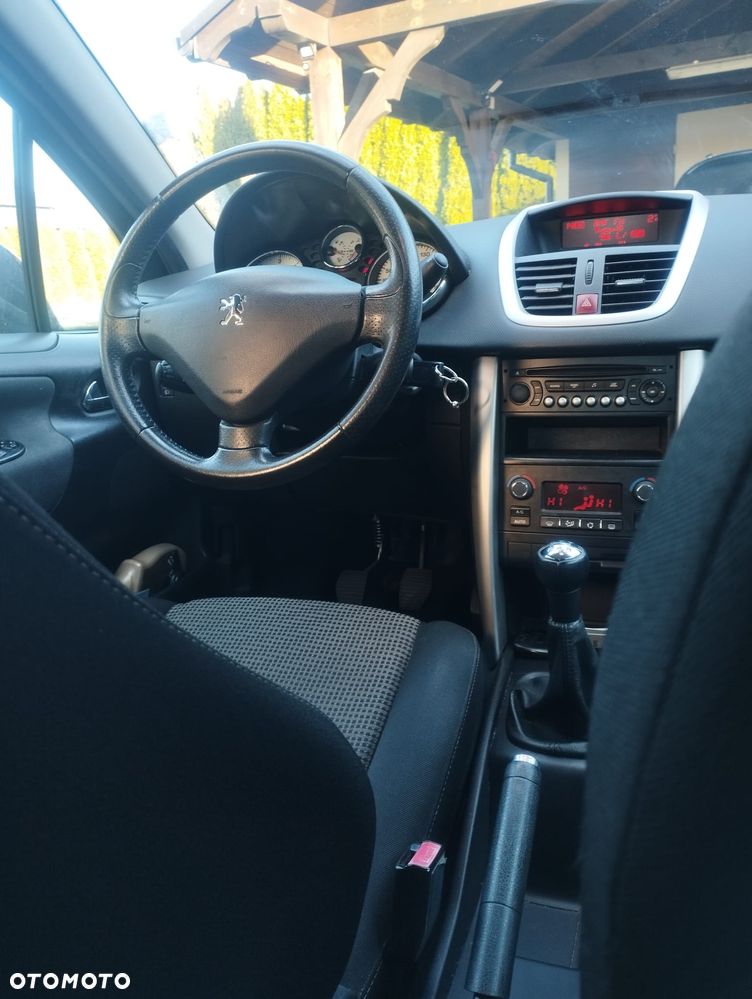 Peugeot 207 - 8
