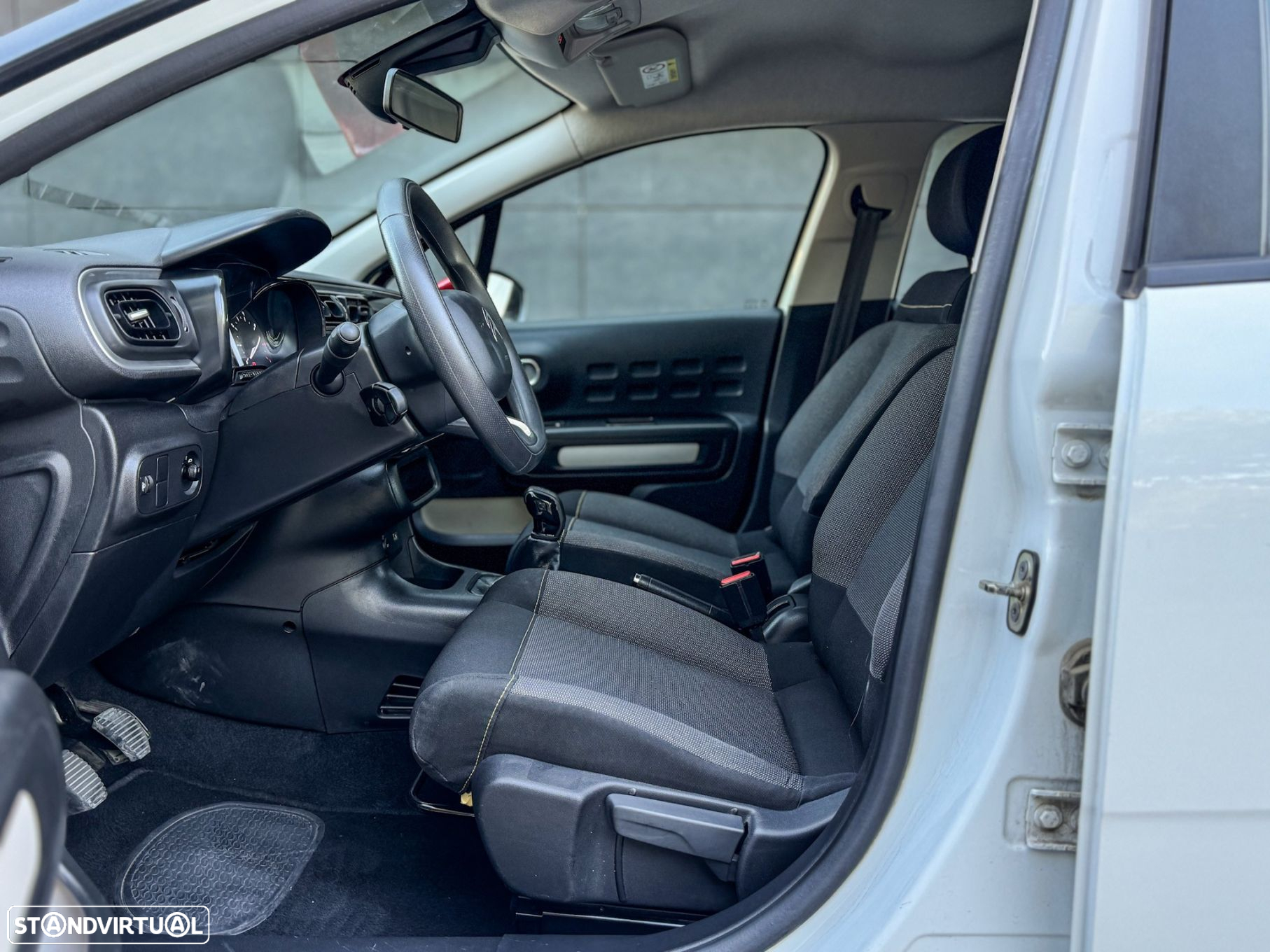 Citroën C3 1.2 PureTech Shine - 8