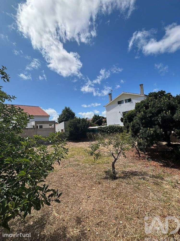Terreno em Charneca De Caparica E Sobreda de 315,00 m2 - Grande imagem: 2/3