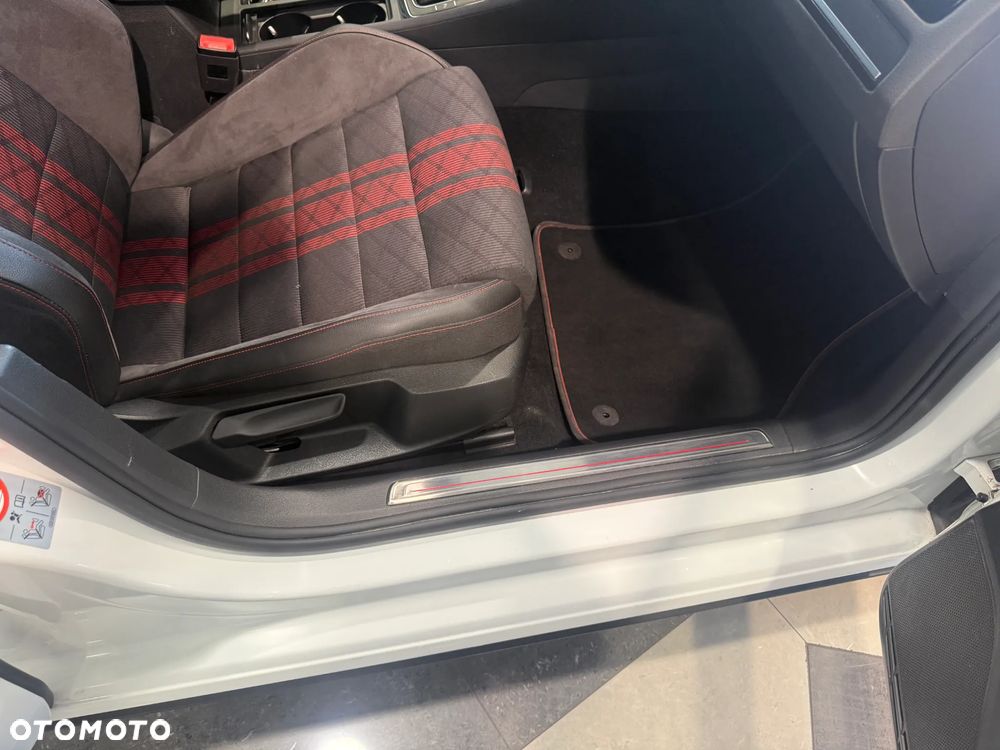 Volkswagen Golf VII 2.0 TSI GTI TCR DSG - 15