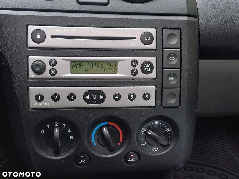 Ford Fiesta 1.4 Ghia - 21