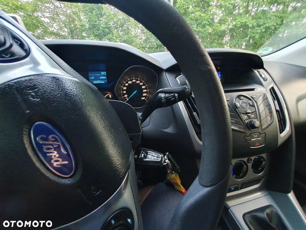 Ford Focus 1.6 Edition - 16