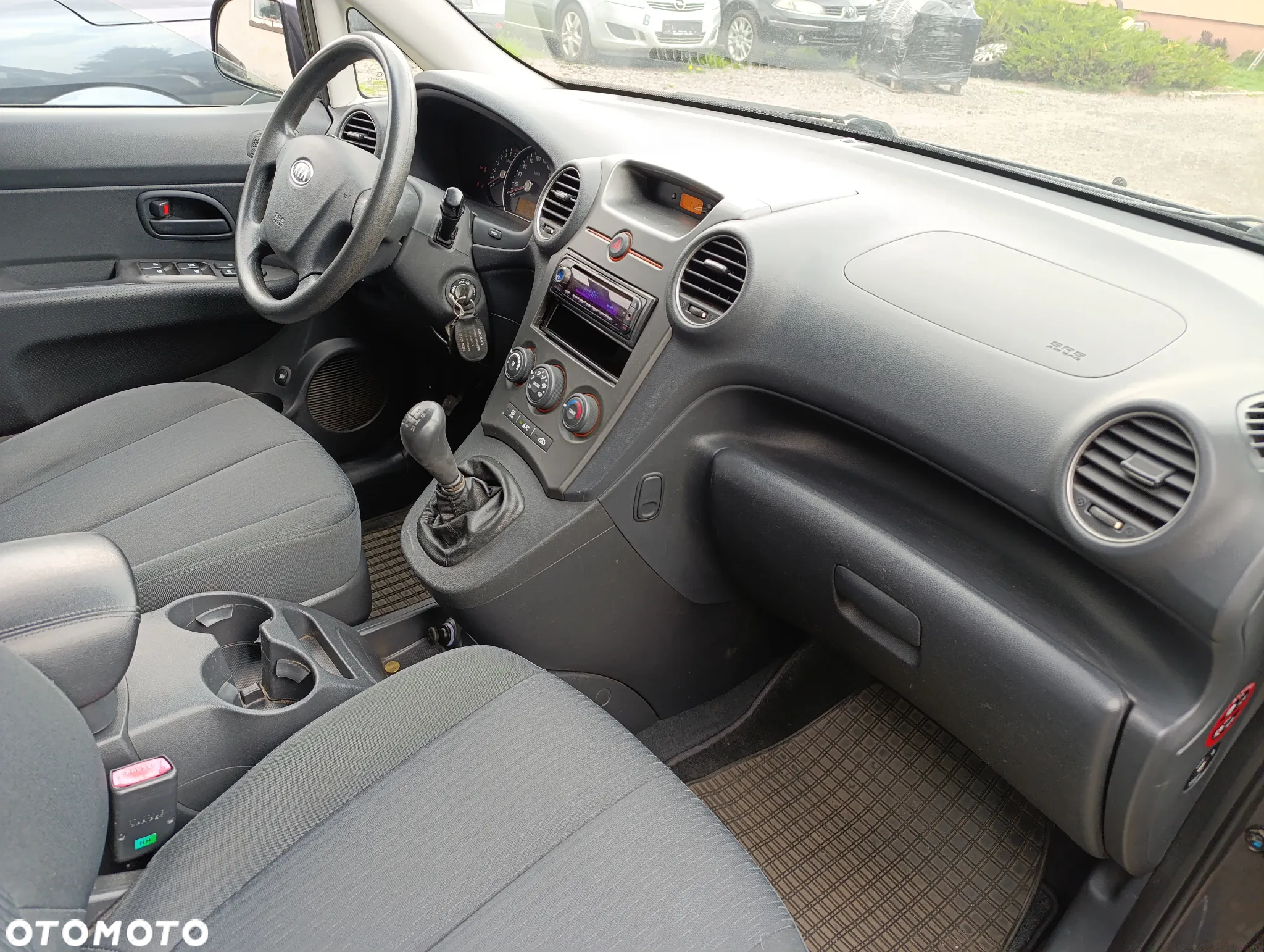 Kia Carens 2.0 CVVT LX - 10