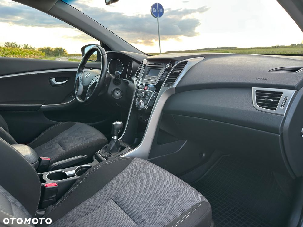 Hyundai i30 blue Kombi 1.4 YES Silver - 9