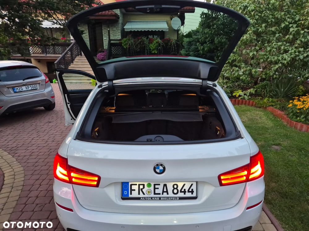 BMW Seria 5 525d xDrive - 27
