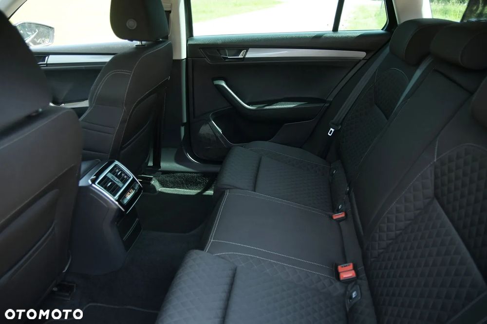 Skoda Superb 2.0 TDI DSG Ambition - 23