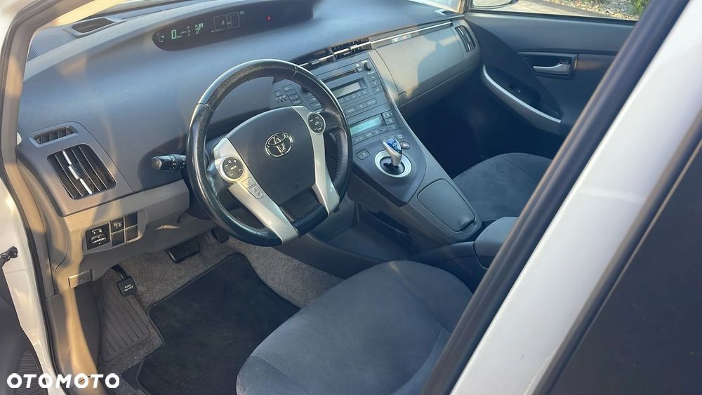 Toyota Prius 1.8 HSD Premium - 10