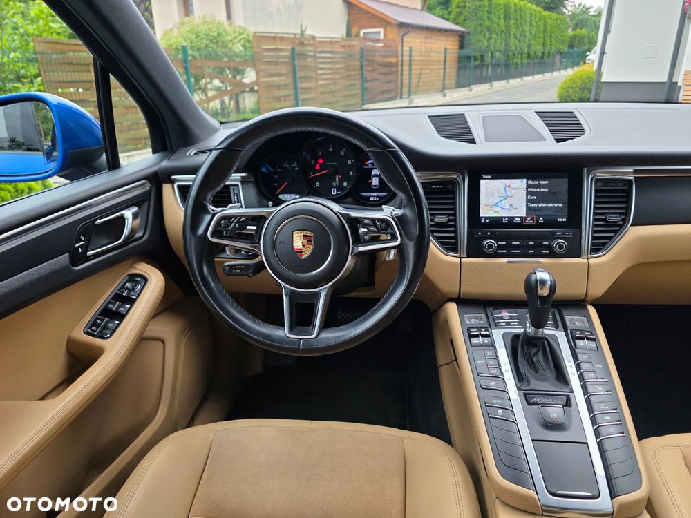Porsche Macan - 24