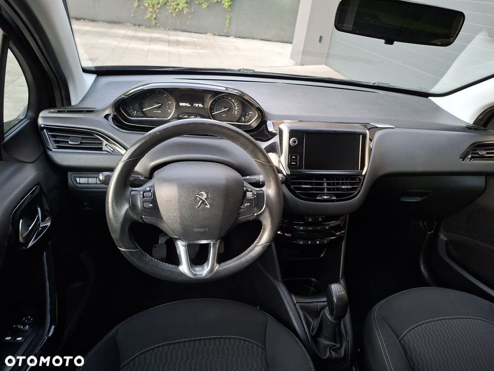 Peugeot 208 - 10