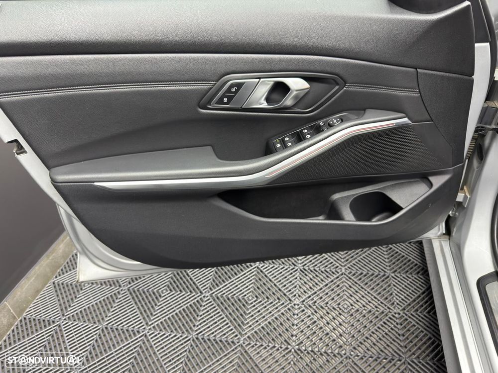 BMW 318 d Line Sport Auto - 36