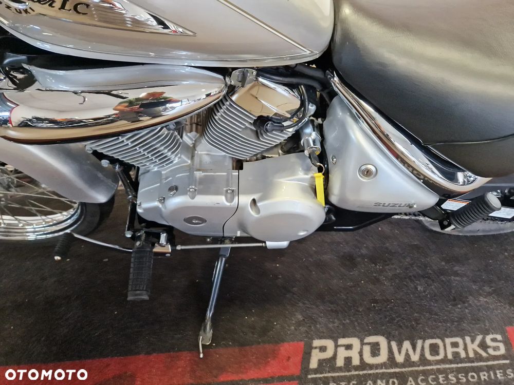 Suzuki Intruder - 13