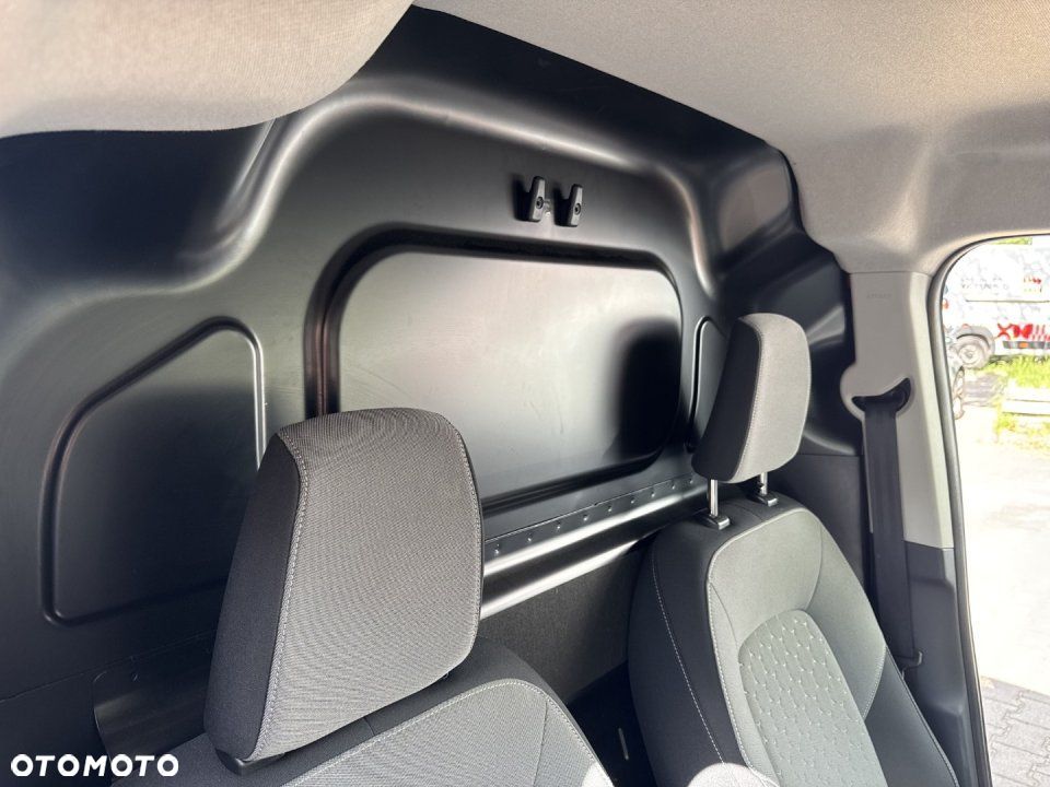 Ford Transit Courier - 30