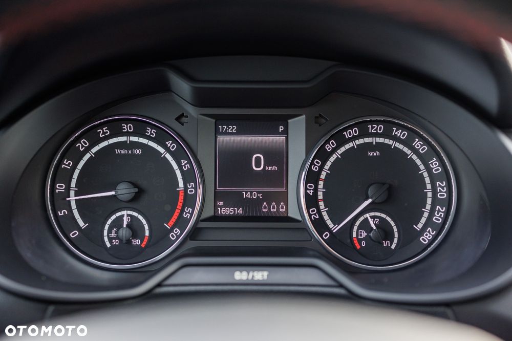 Skoda Octavia 2.0 TDI DSG RS - 29