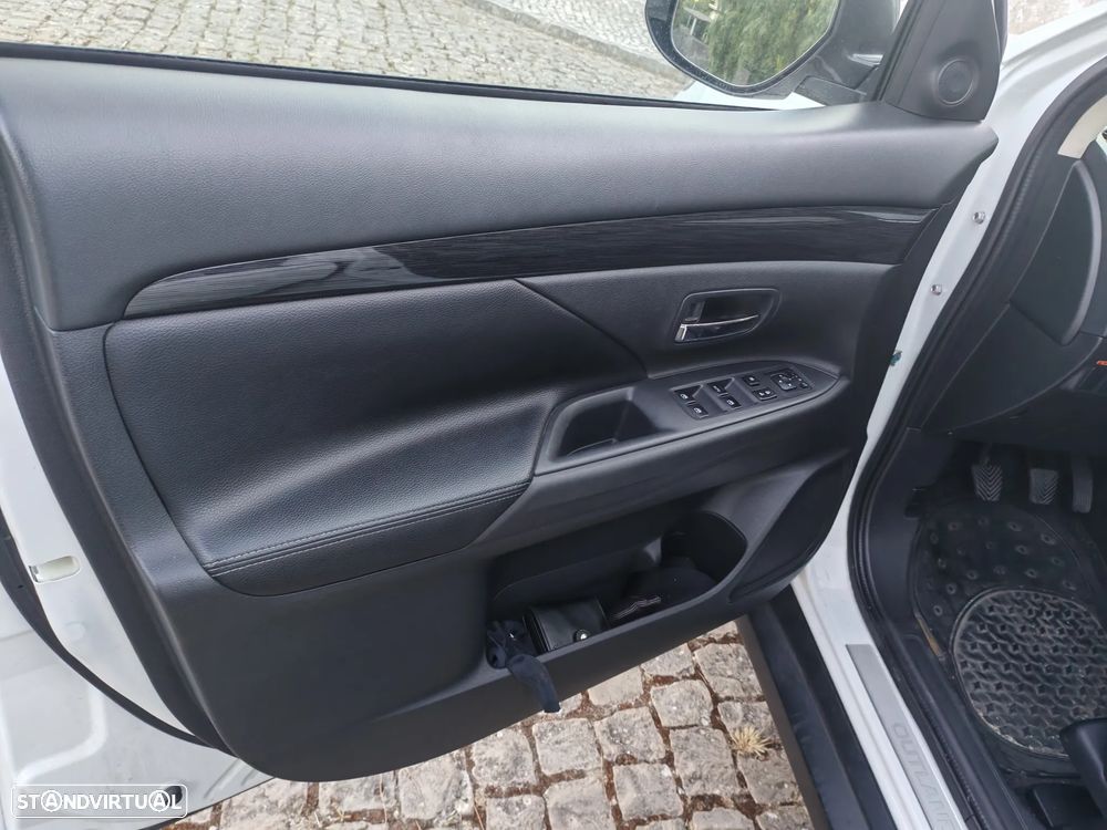 Mitsubishi Outlander 2.2 DI-D Instyle Navi - 10