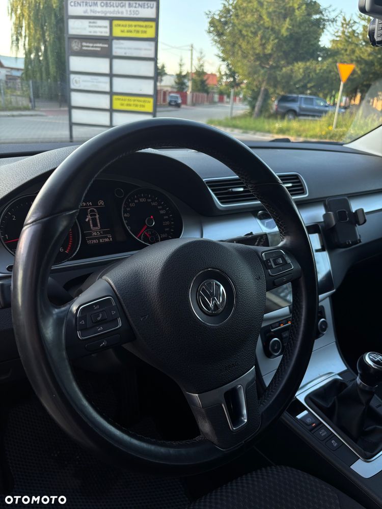 Volkswagen Passat - 12