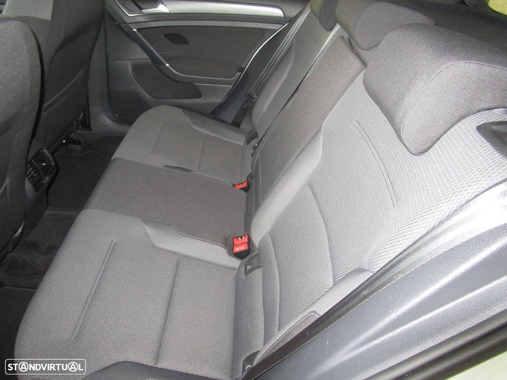 VW e-Golf AC/DC - 17