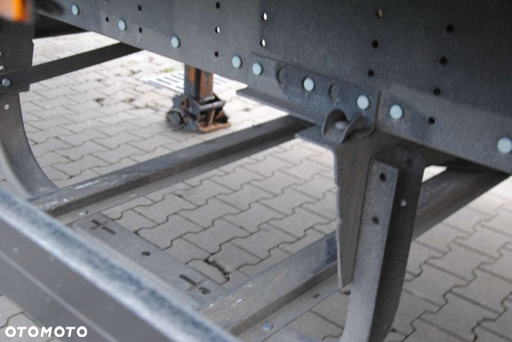 Schmitz Cargobull SCS kurtyna, podnoszona oś - 12