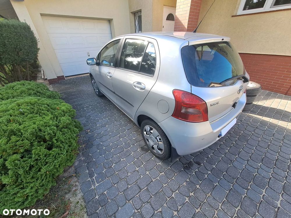 Toyota Yaris - 4