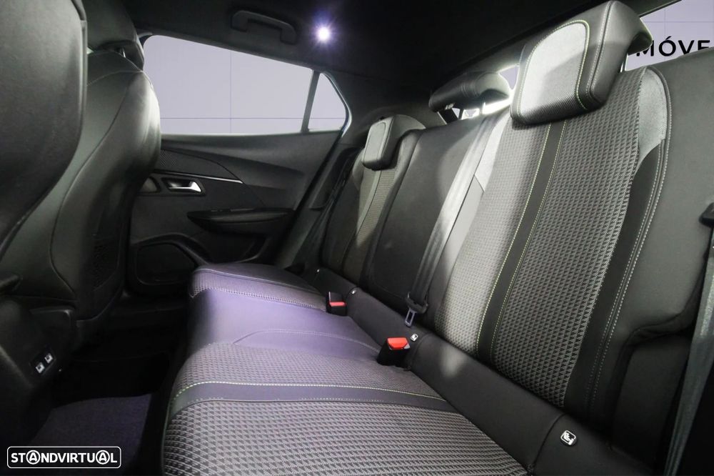 Peugeot e-2008 50 kWh GT - 11