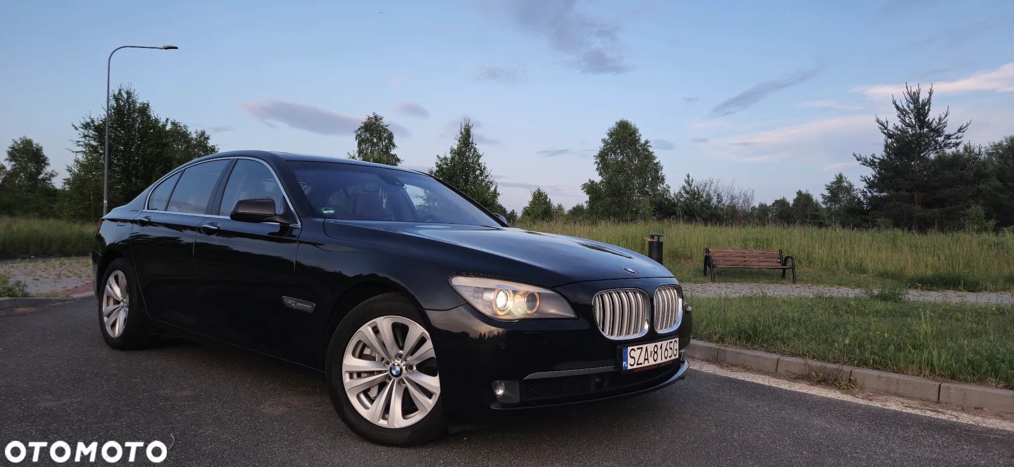 BMW Seria 7 750i xDrive - 1